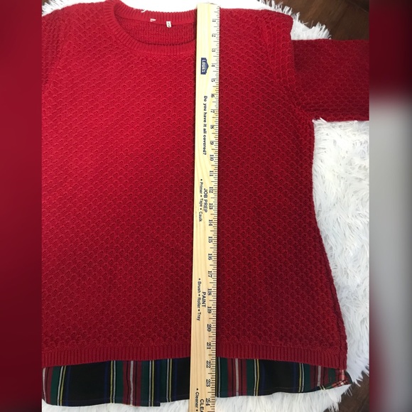 Red sweater. - Picture 6 of 8